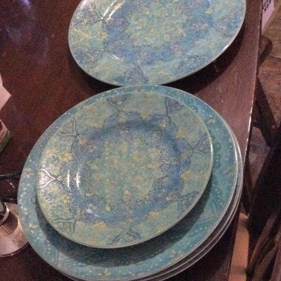 2 dinner plates 1 salad plate - Picture 1 of 3
